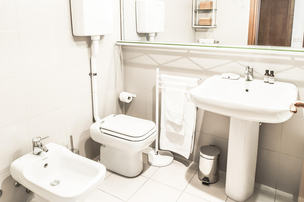 San Maurilio Apartments ميلان الغرفة الصورة