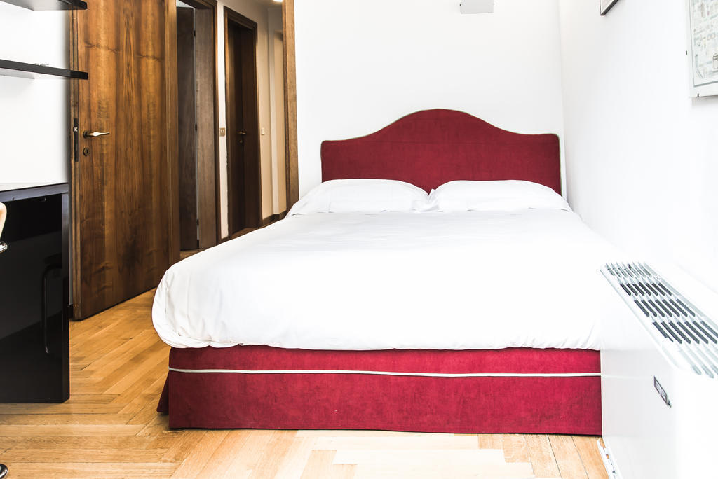 San Maurilio Apartments ميلان الغرفة الصورة